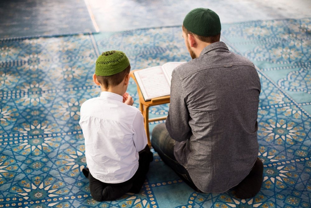 The,Father,Teaches,The,Child,To,Read,The,Quran